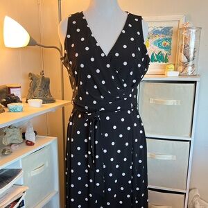 NWT Anne Klein Polka Dot sleeveless, Vneck dress